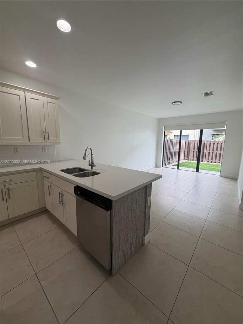 10461 NW 61st st, Doral FL 33178