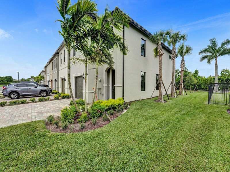 4825 CHANTILLY Road, Lake Worth FL 33467