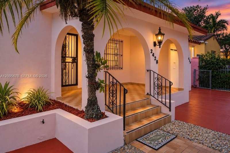 2428 SW 12th St, Miami FL 33135