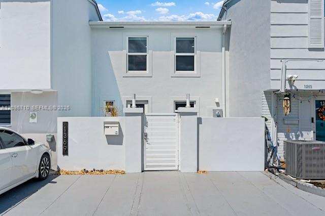 1369 W 69th St, Hialeah FL 33014