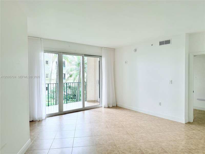 19900 E Country Club Dr # 216, Aventura FL 33180