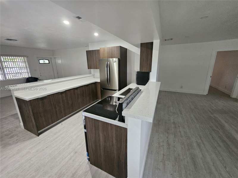 700 NE 7th St, Pompano Beach FL 33060