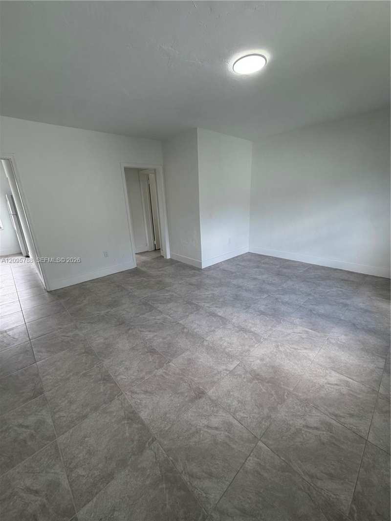 558 SW 7th St # 8, Miami FL 33130