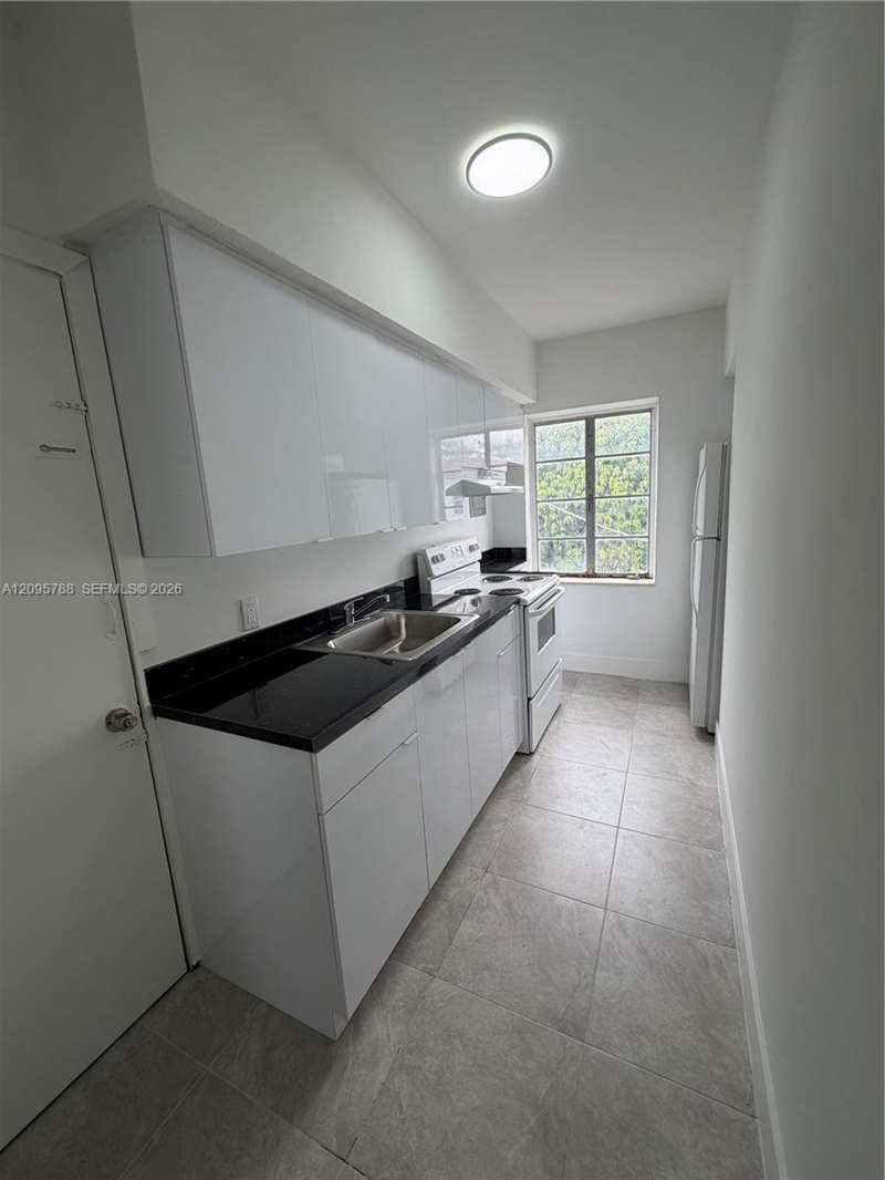 558 SW 7th St # 8, Miami FL 33130