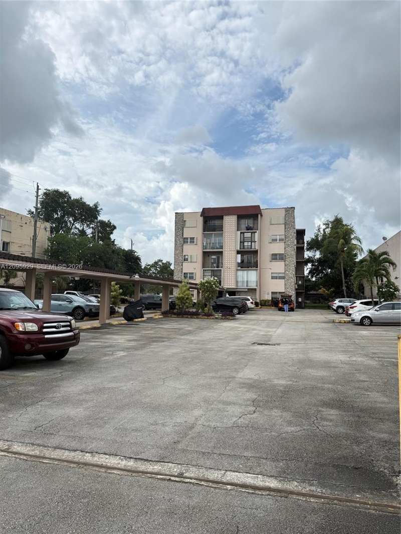 3640 NW 9th St # 405, Miami FL 33125