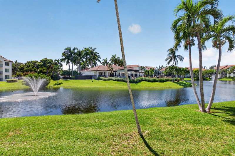 417 Villa Circle, Boynton Beach FL 33435