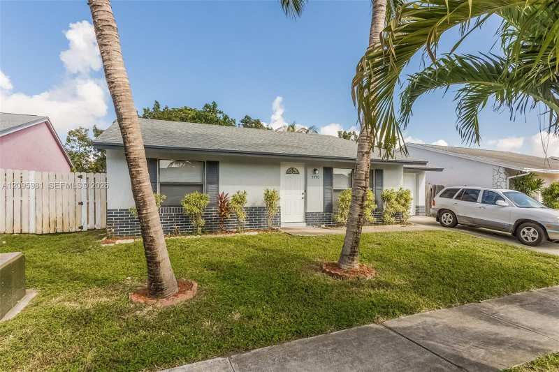 5990 W Ithaca Cir W, Lake Worth FL 33463