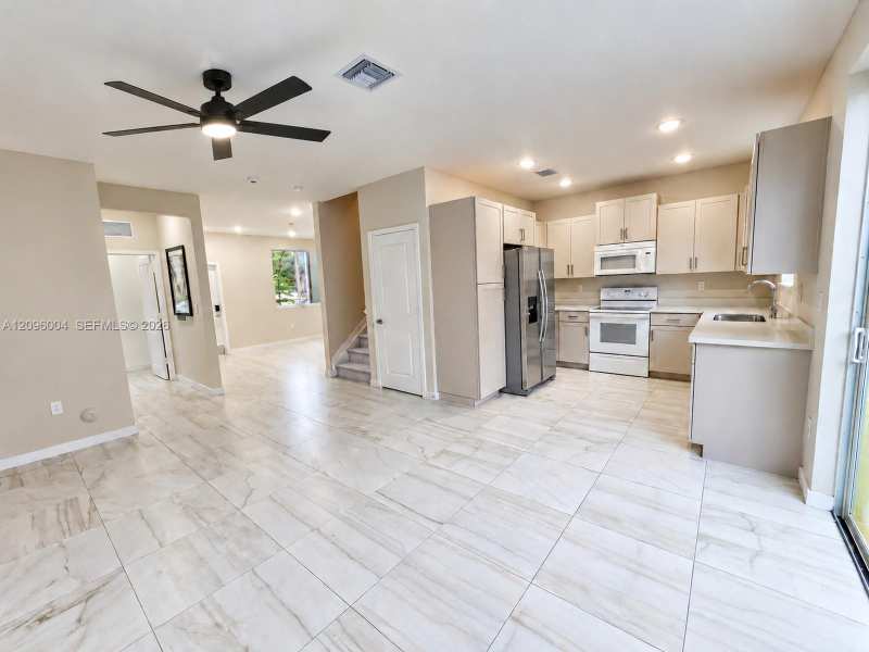 2419 SE 11th St, Homestead FL 33035