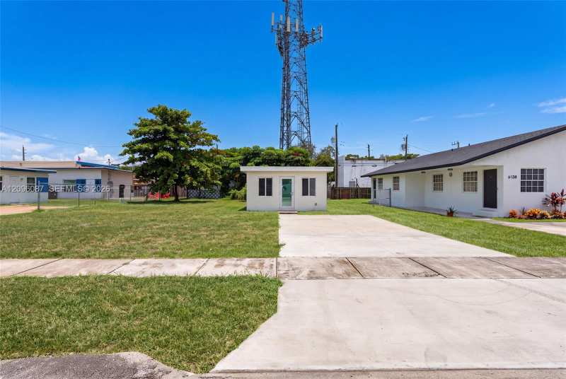 6136 Grant St, Hollywood FL 33024
