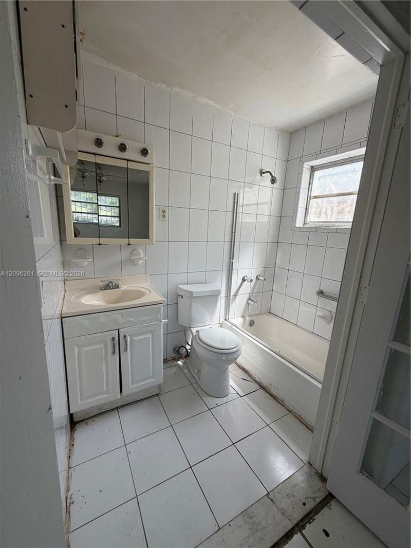 4824 NW 15th Ct, Miami FL 33142
