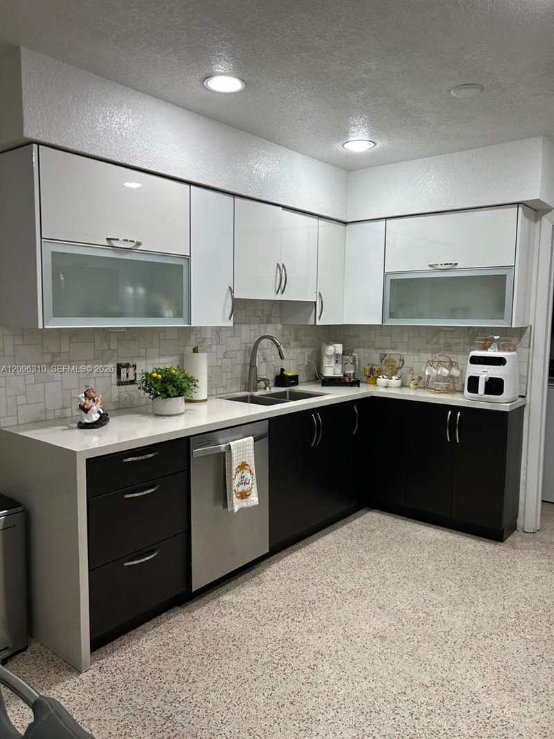 6355 SW 23rd St, Miami FL 33155
