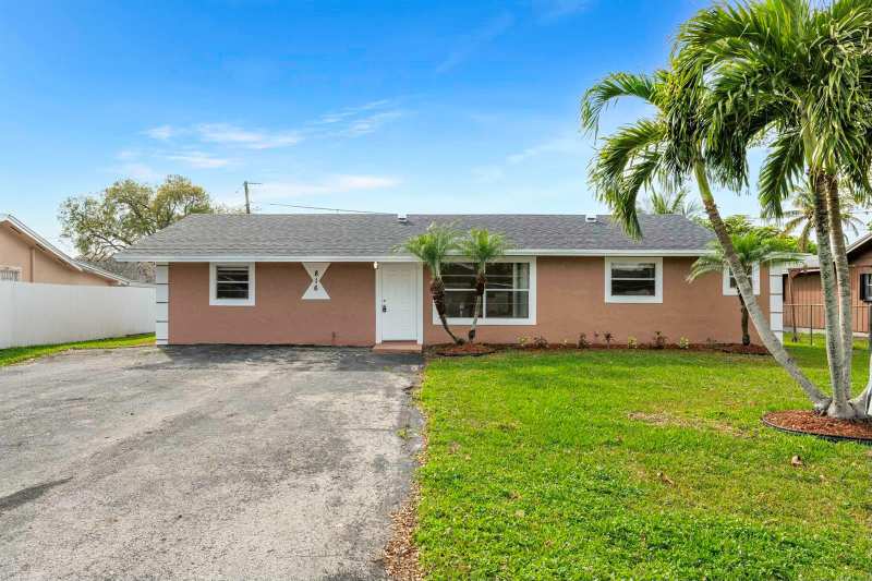 816 NE 22ND Street, Belle Glade FL 33430