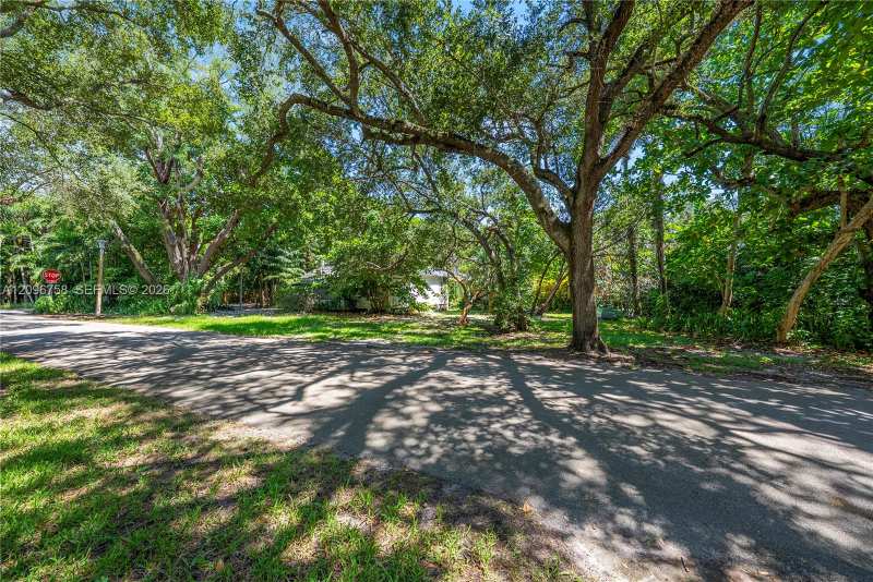3598 Avocado Ave, Miami FL 33133