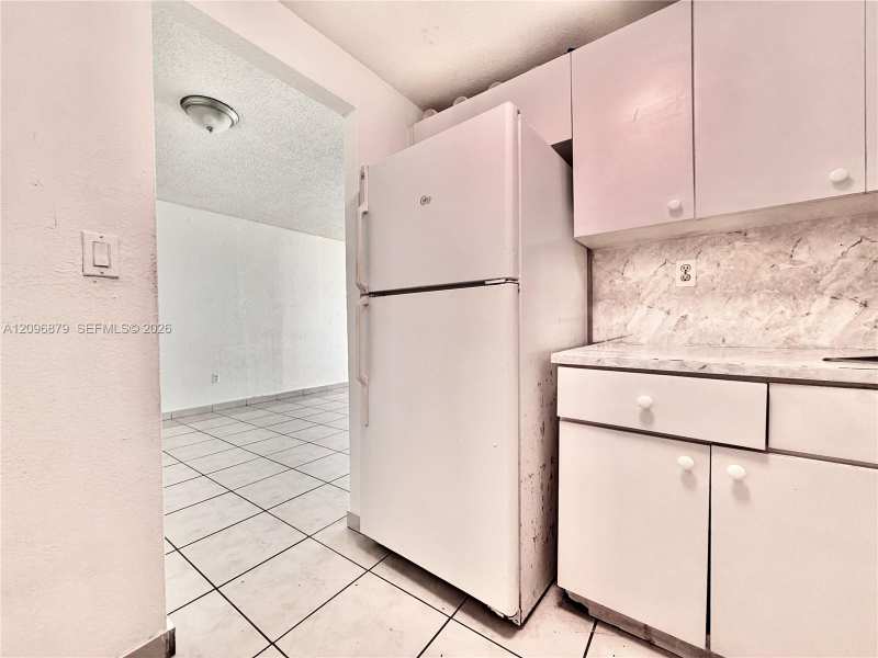 606 W 81st St # 320, Hialeah FL 33014