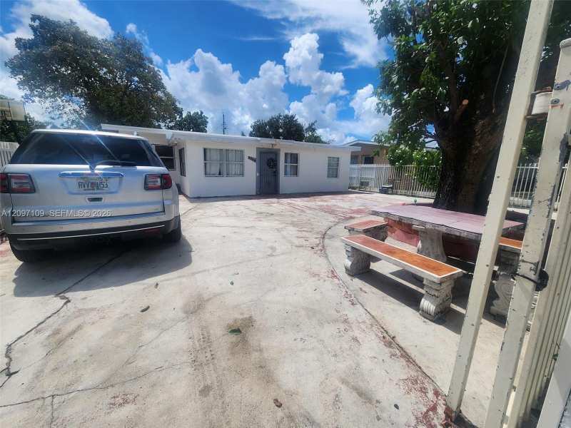 3042 NW 95th Ter, Miami FL 33147