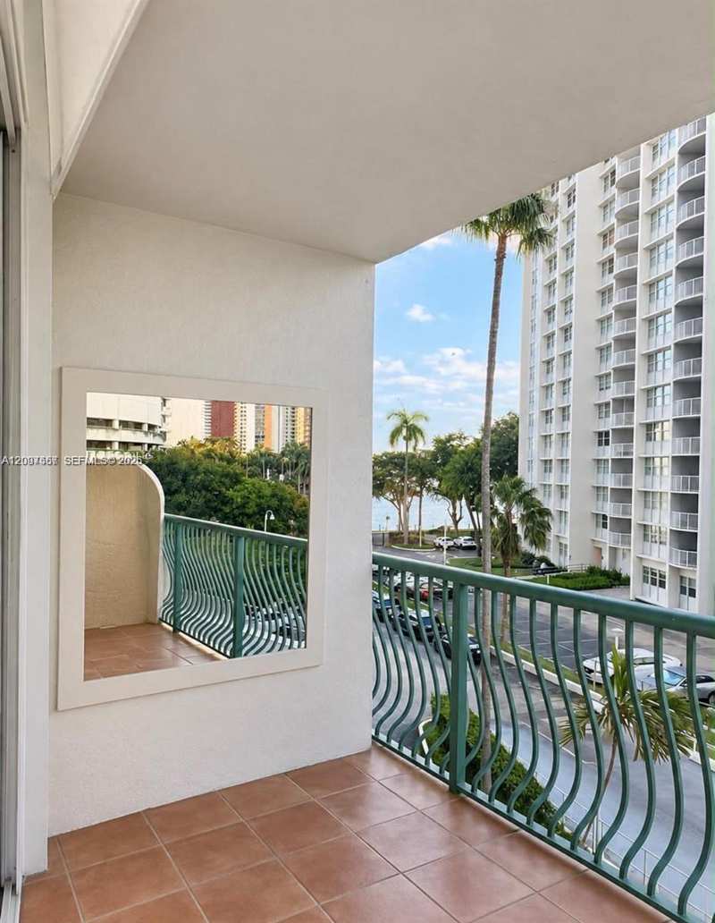 BRICKELL BAY TOWER CONDO