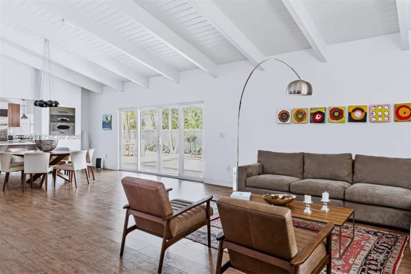 330 Glenridge Rd, Key Biscayne FL 33149