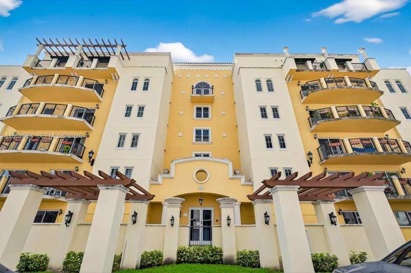 322 Madeira Ave #304