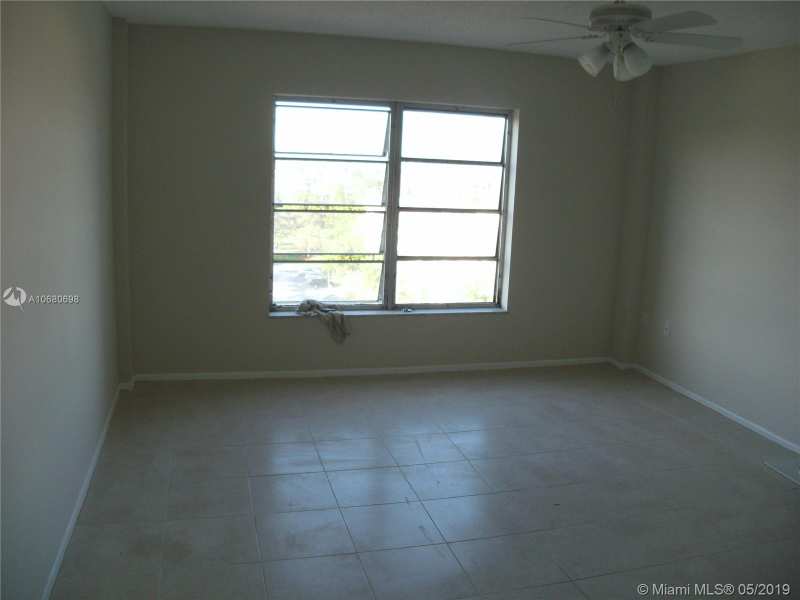 4174 Inverrary Dr # 911, Lauderhill FL 33319