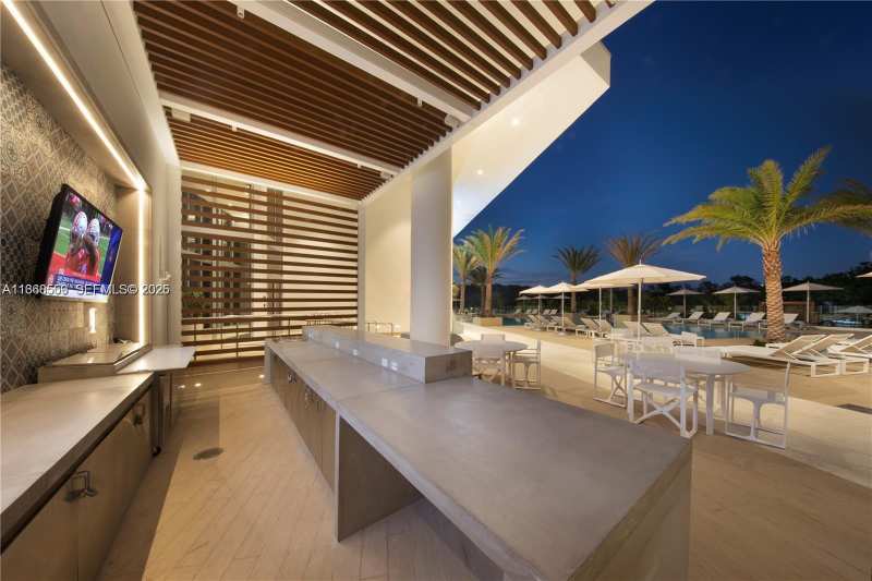 16385 Biscayne Blvd # 7, North Miami Beach FL 33160