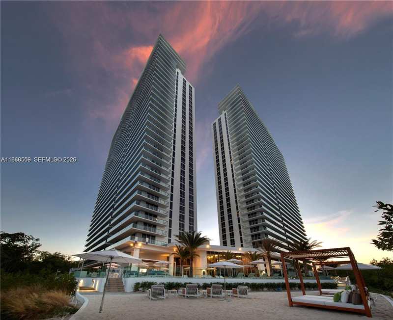 16385 Biscayne Blvd # 7, North Miami Beach FL 33160