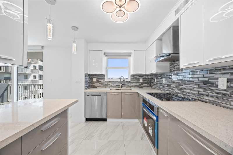 137 Golden Isles Drive # 914, Hallandale Beach FL 33009