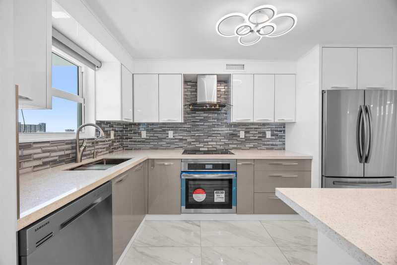 137 Golden Isles Drive # 914, Hallandale Beach FL 33009