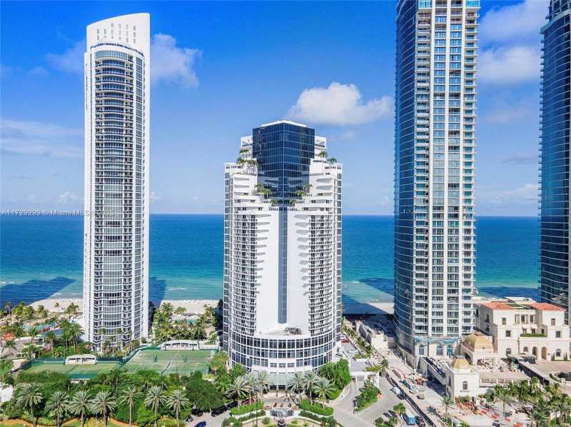 18001 Collins Ave, Sunny Isles Beach FL 33160