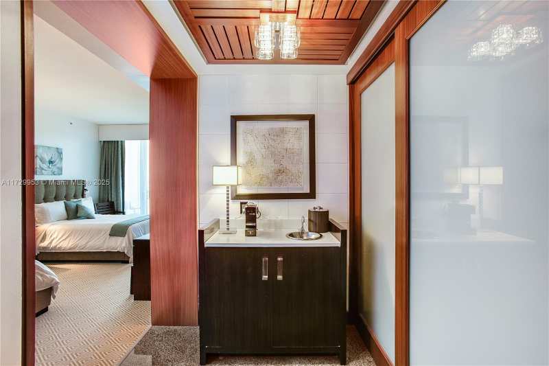 10295 Collins Ave # 1612, Bal Harbour FL 33154