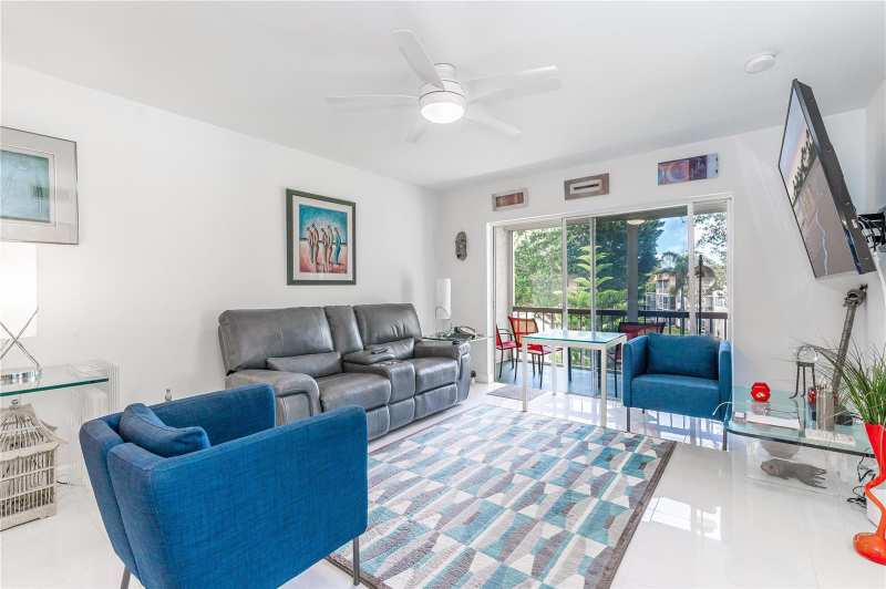 811 S Hollybrook Drive # 301, Pembroke Pines FL 33025