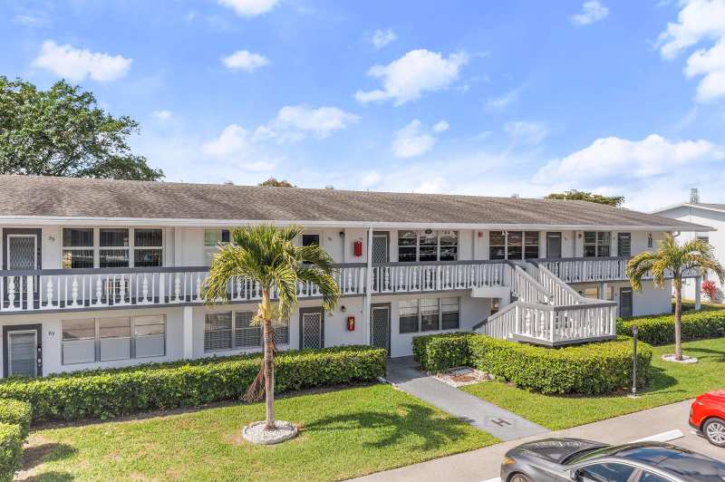 97 Oakridge H # 97, Deerfield Beach FL 33442