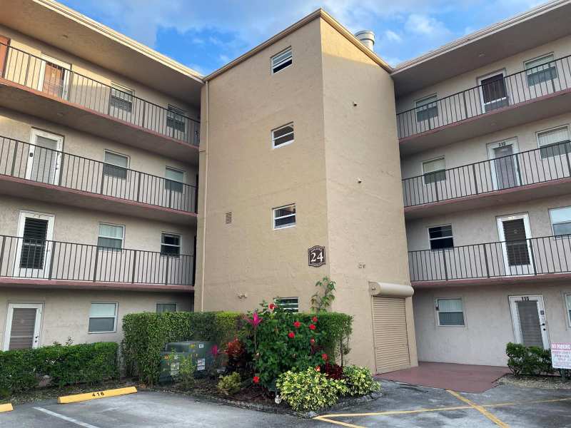 225 Bonnie Boulevard # 211, Palm Springs FL 33461