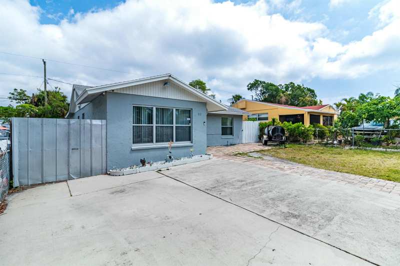 513 El Vedado, West Palm Beach FL 33405