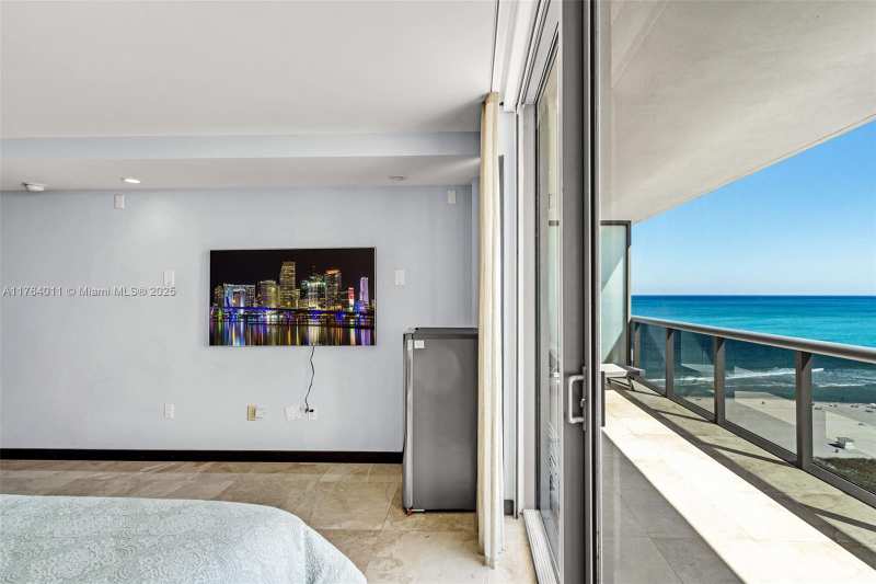 5875 Collins Ave # 1704, Miami Beach FL 33140