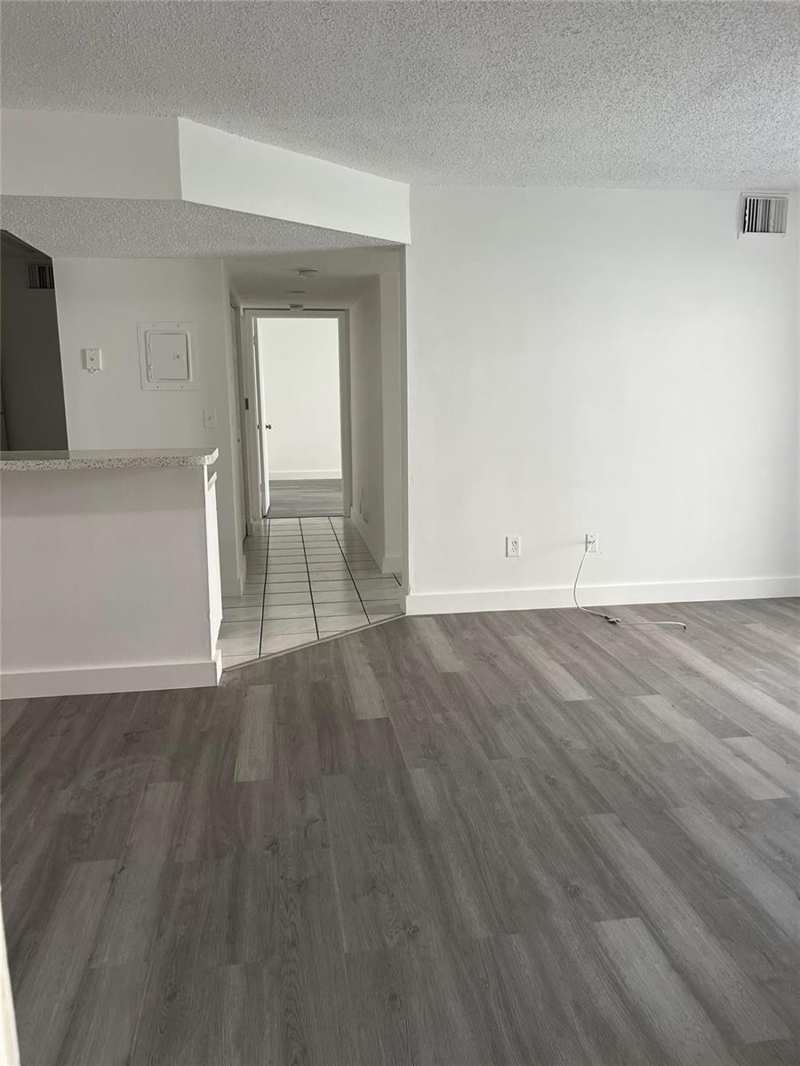 18860 NW 57th Avenue # 106, Hialeah FL 33015
