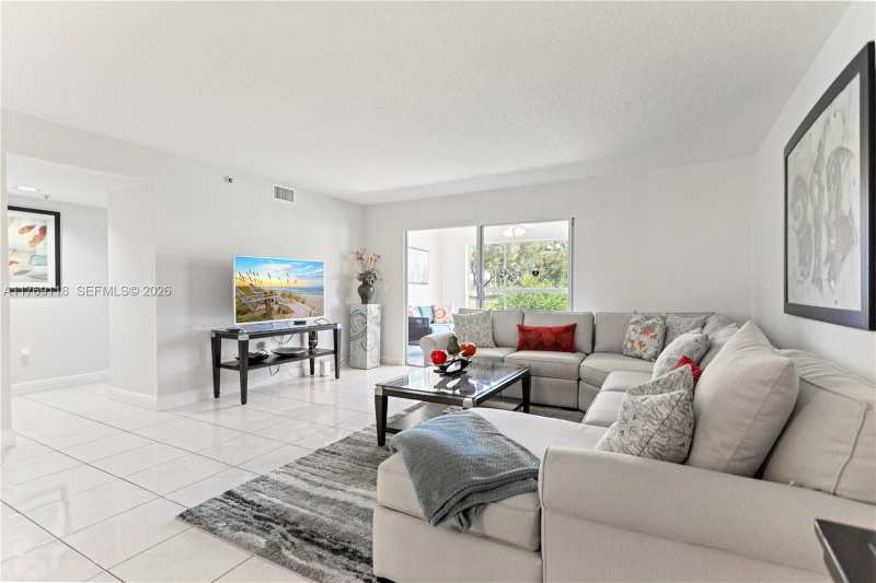 5876 Regal Glen Dr # 101, Boynton Beach FL 33437
