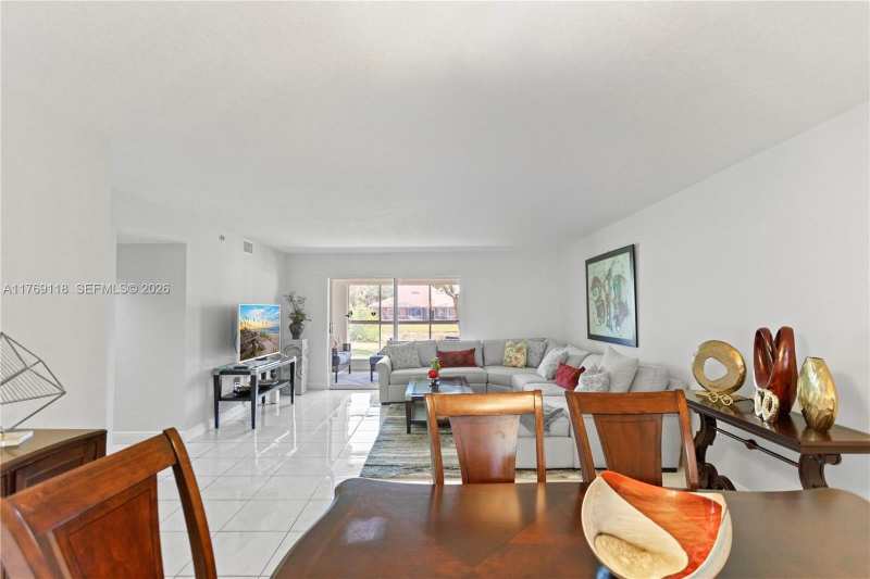 5876 Regal Glen Dr # 101, Boynton Beach FL 33437