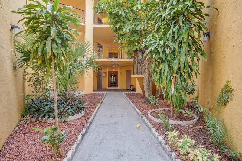 4364 NW 9th Avenue # 3d, Deerfield Beach FL 33064