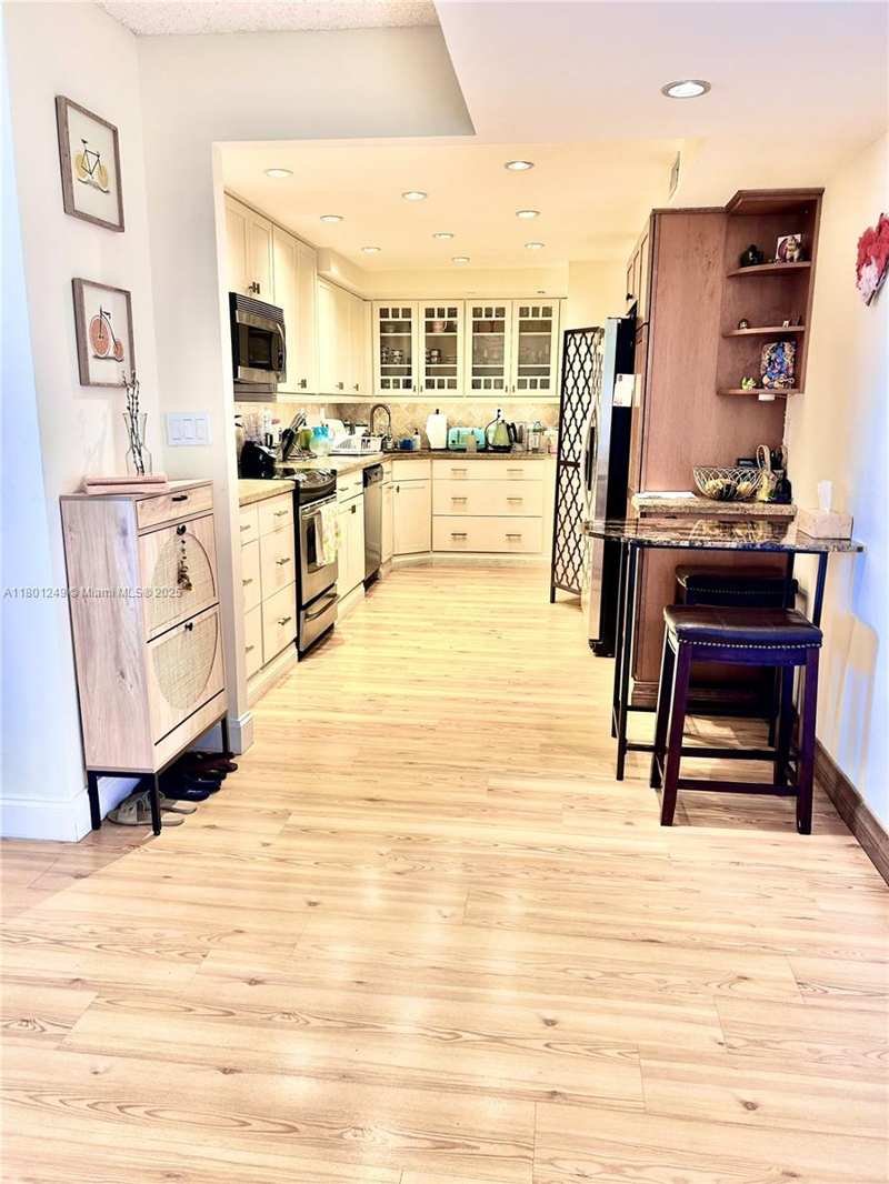 600 Three Islands Blvd # 905, Hallandale Beach FL 33009