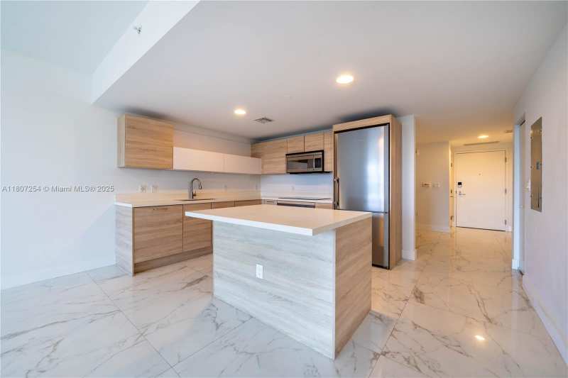 16385 Biscayne Blvd # 417, North Miami Beach FL 33160
