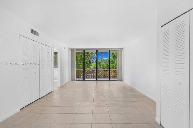 4222 Inverrary Blvd # 4211, Lauderhill FL 33319