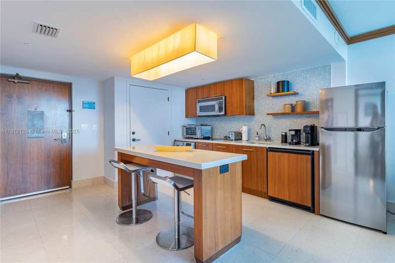 6801 Collins Ave # 512, Miami Beach FL 33141