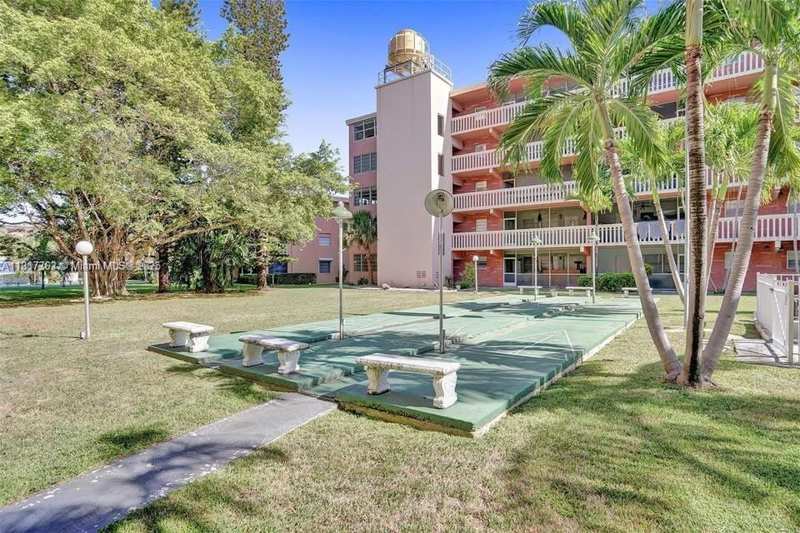 180 NE 12th Ave # 14A, Hallandale Beach FL 33009
