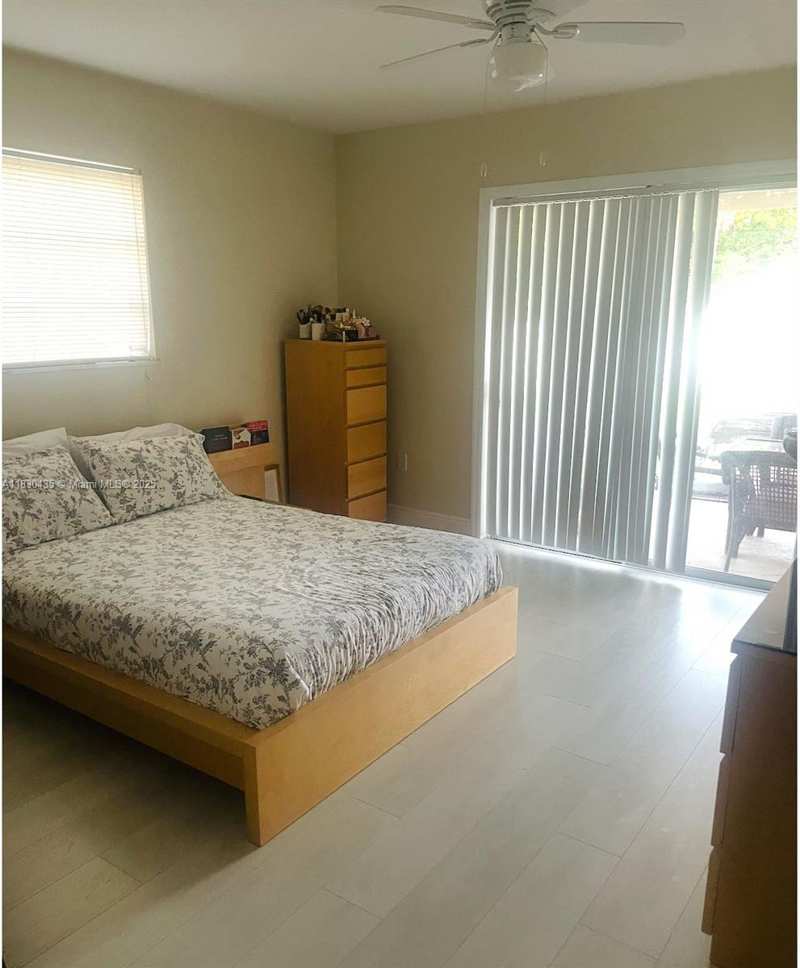 6790 SW 10th Ct, Pembroke Pines FL 33023