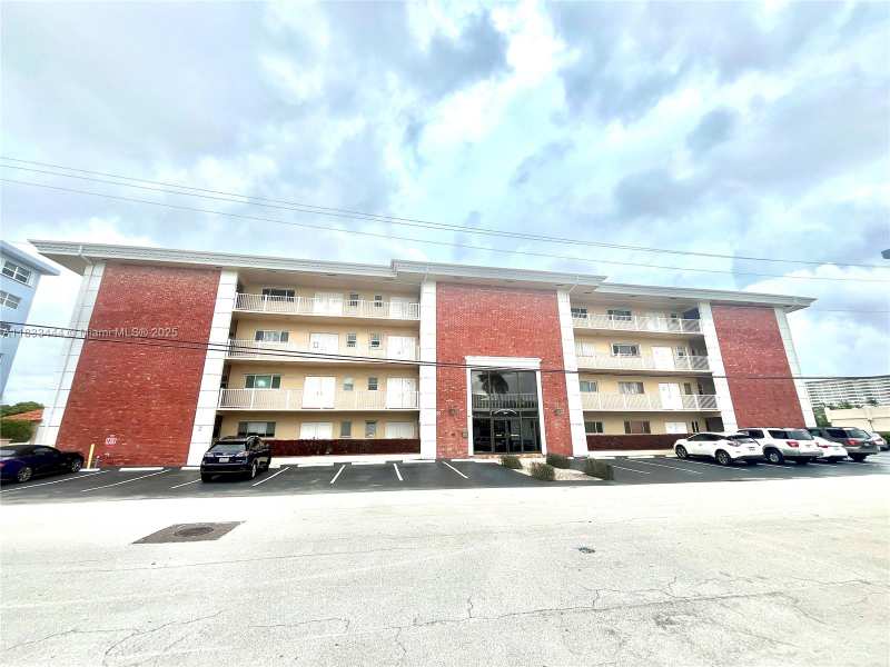 2841 NE 33rd Ct # 104, Fort Lauderdale FL 33306