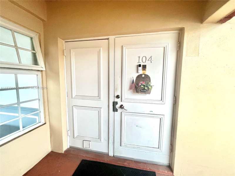 2841 NE 33rd Ct # 104, Fort Lauderdale FL 33306