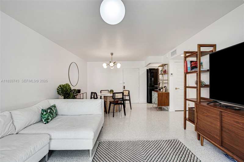 1621 Collins Ave # 504, Miami Beach FL 33139