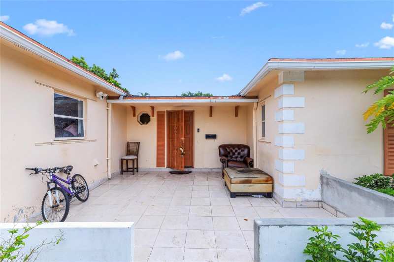 970 SW 67th Avenue, North Lauderdale FL 33068