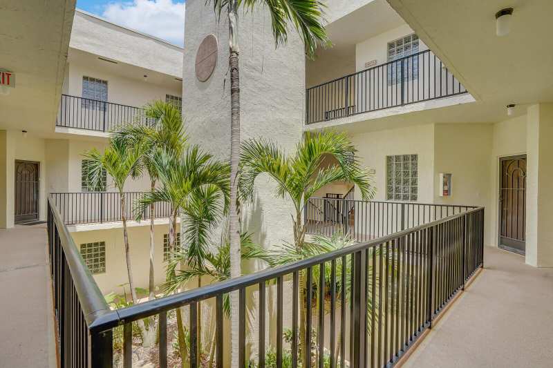 5155 Europa Drive # I, Boynton Beach FL 33437