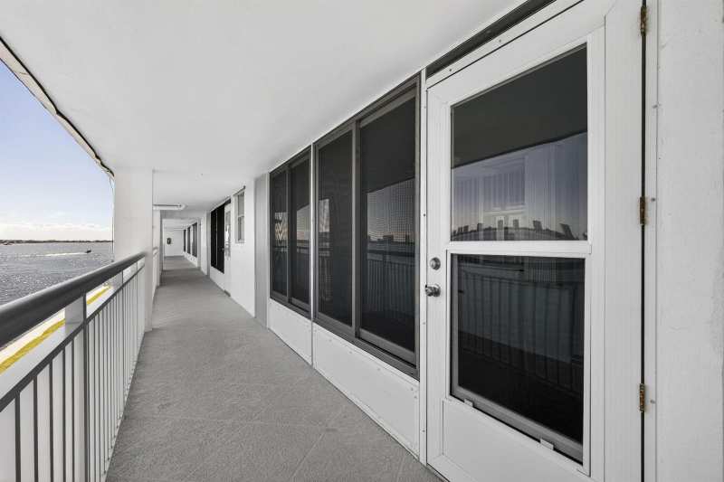 100 Shore Court # 307, North Palm Beach FL 33408